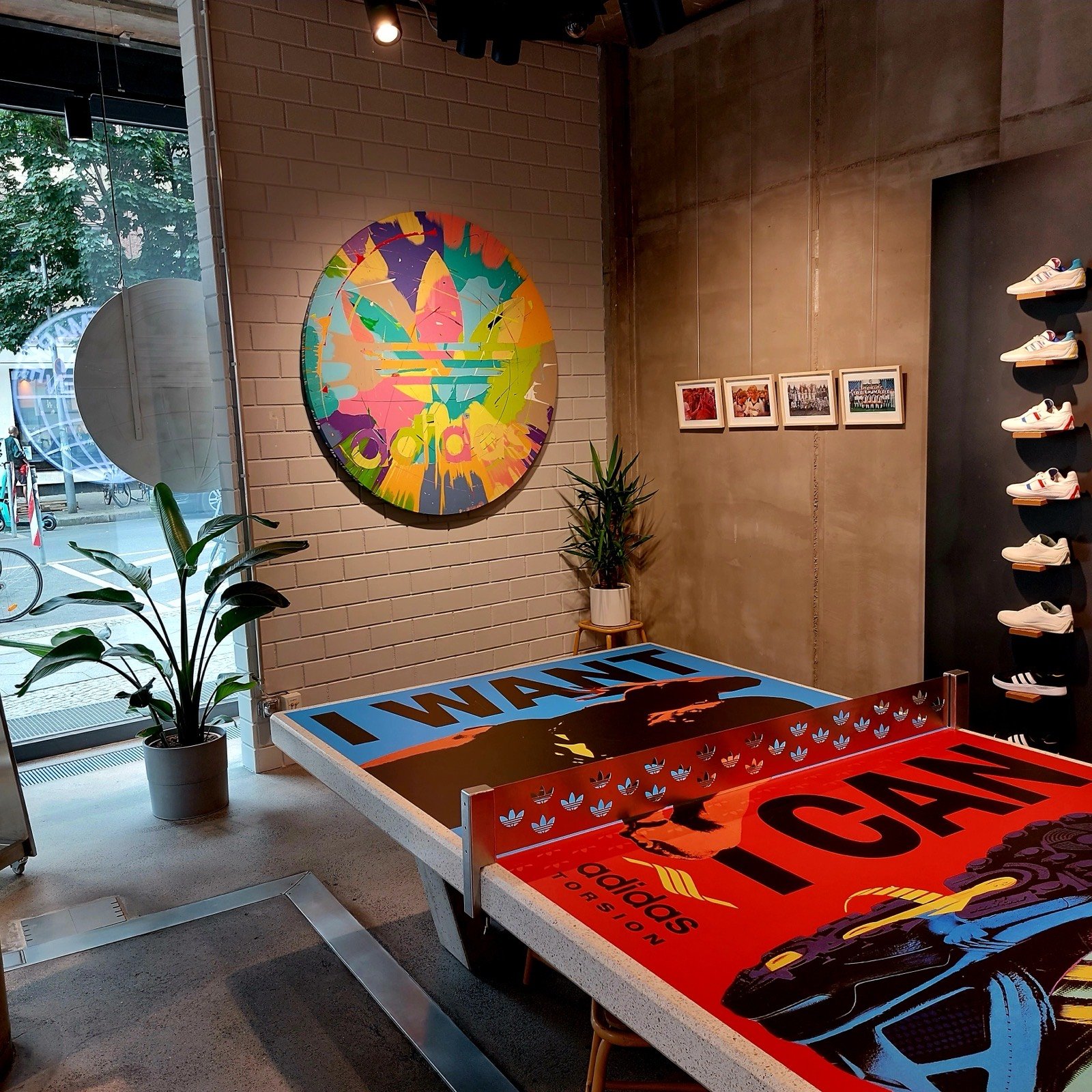 Spin-Painting im Adidas Original Store Berlin
